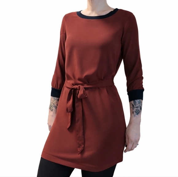Club Monaco Dresses & Skirts - Club Monaco Burgundy Silk Tie-Waist Dress Size 0